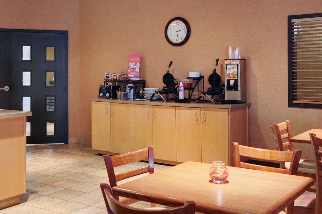 Pomeroy Inn And Suites Chetwynd Restaurant foto