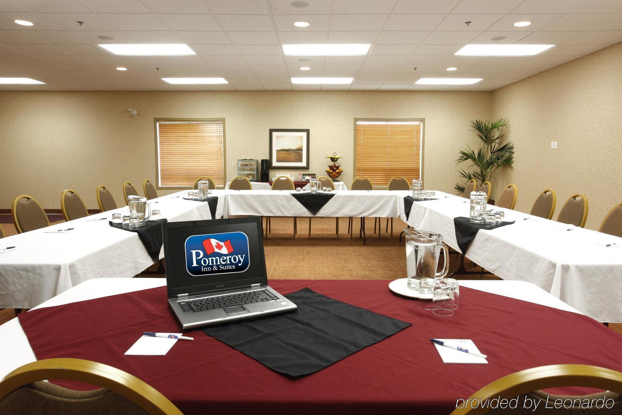 Pomeroy Inn And Suites Chetwynd Buitenkant foto