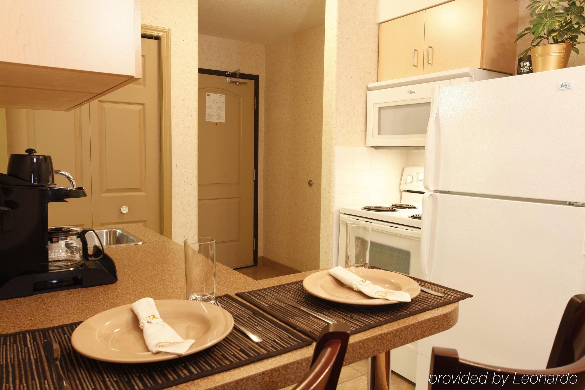 Pomeroy Inn And Suites Chetwynd Buitenkant foto