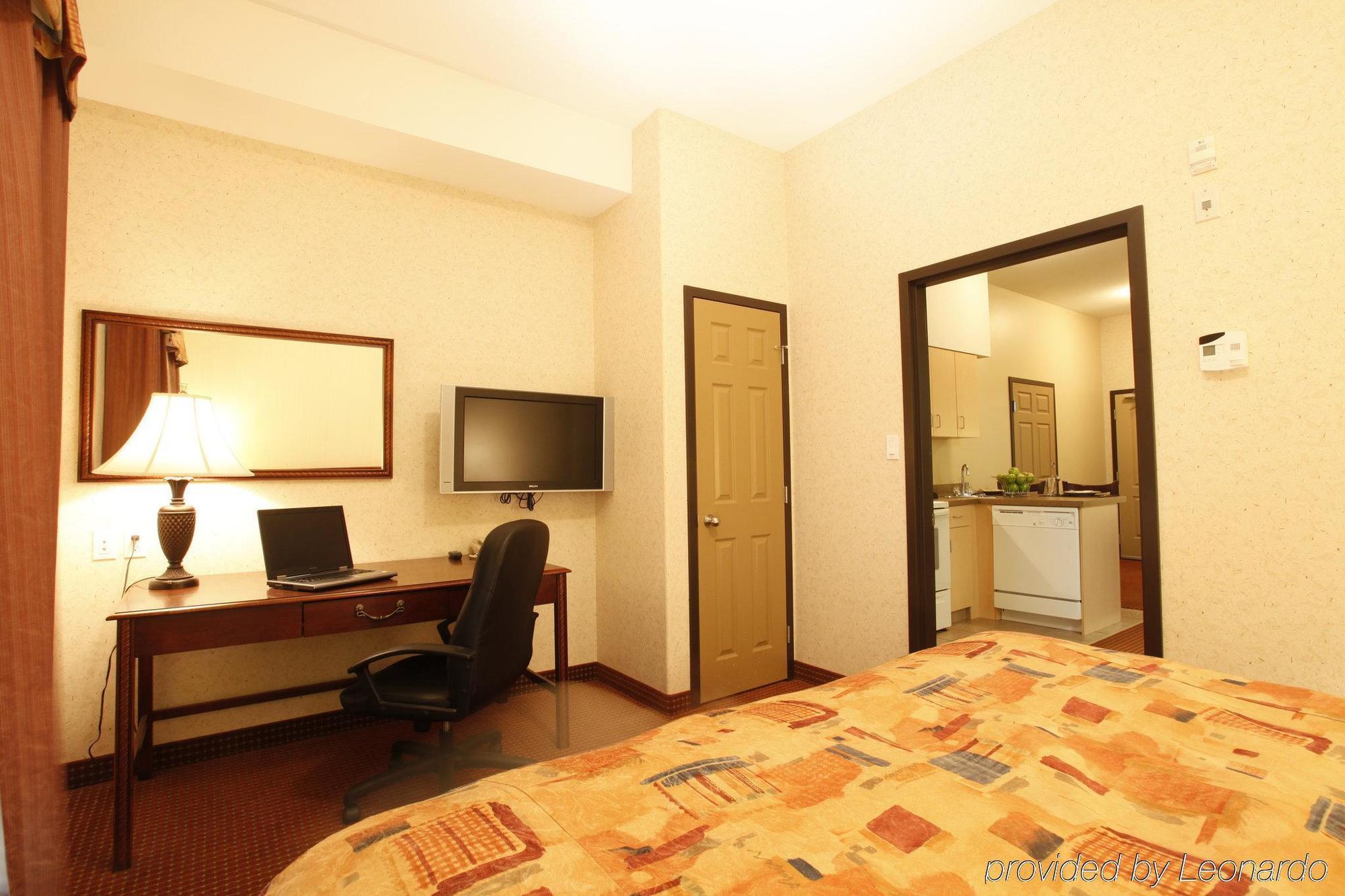 Pomeroy Inn And Suites Chetwynd Buitenkant foto