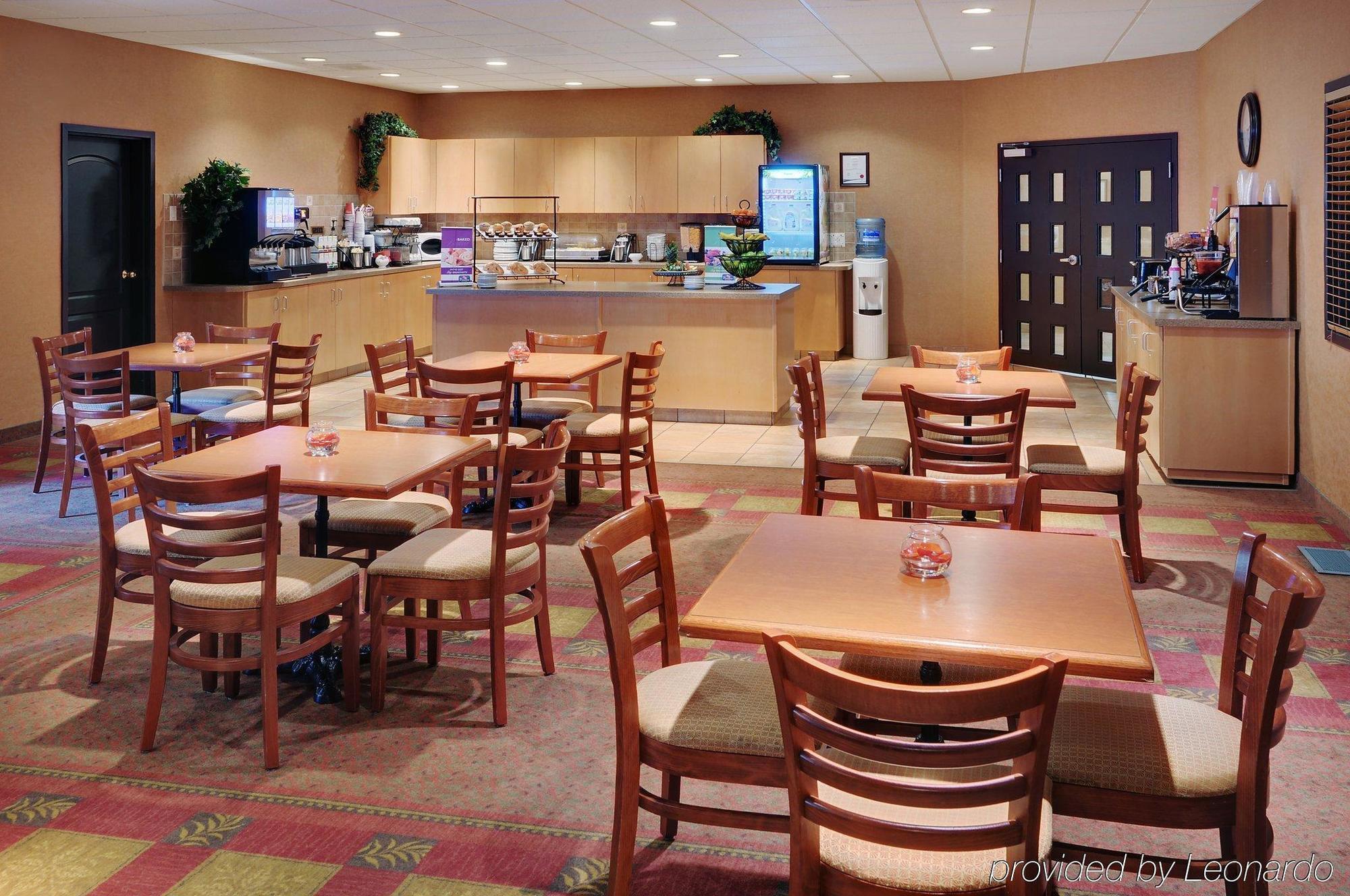 Pomeroy Inn And Suites Chetwynd Buitenkant foto