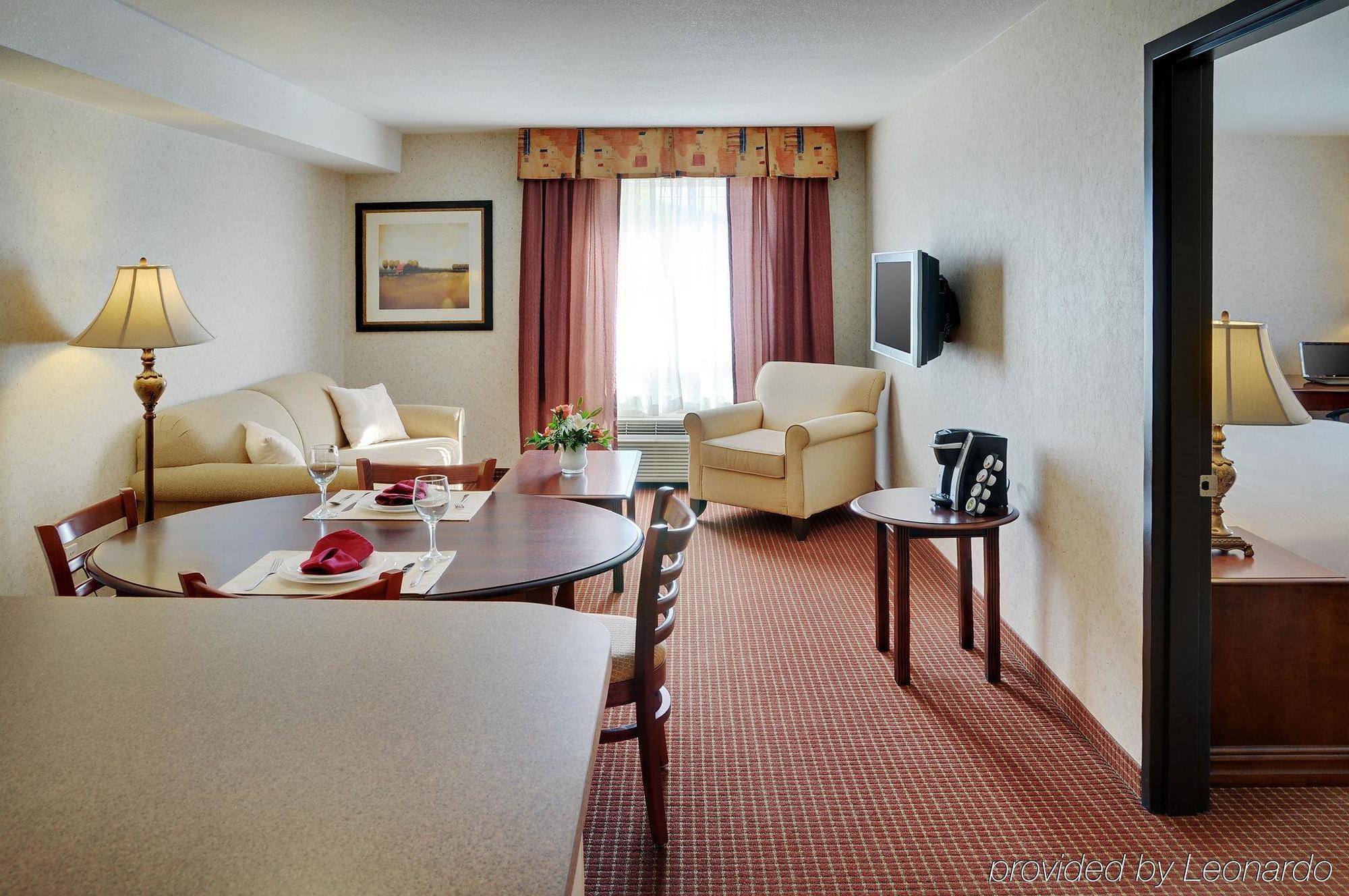 Pomeroy Inn And Suites Chetwynd Buitenkant foto