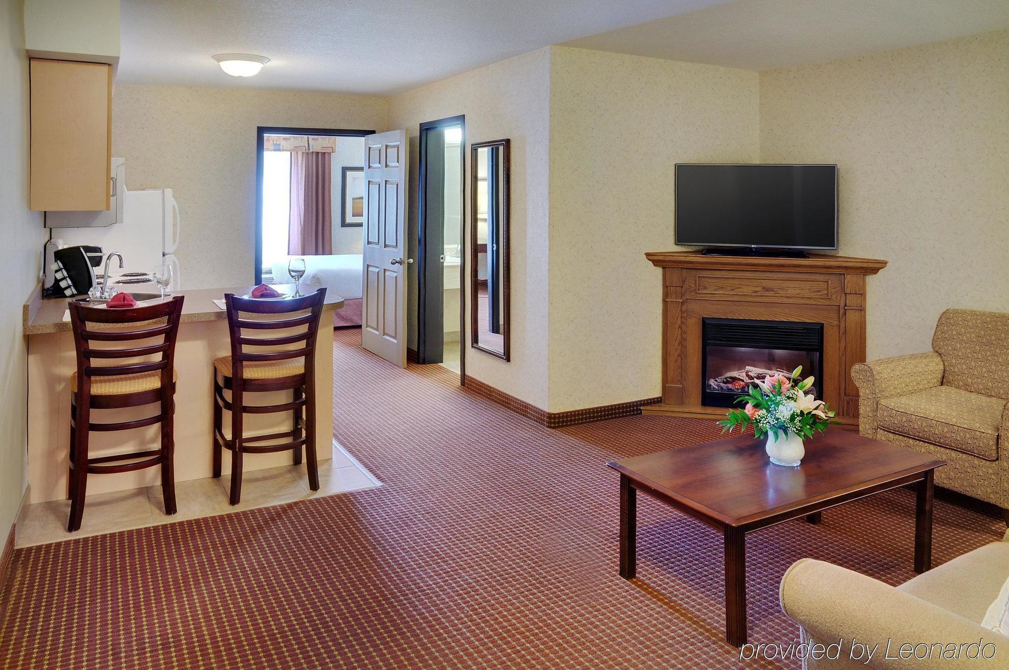 Pomeroy Inn And Suites Chetwynd Buitenkant foto