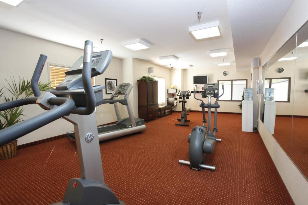 Pomeroy Inn And Suites Chetwynd Buitenkant foto