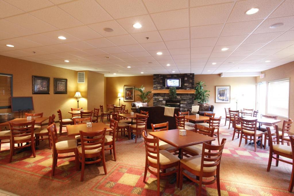 Pomeroy Inn And Suites Chetwynd Buitenkant foto