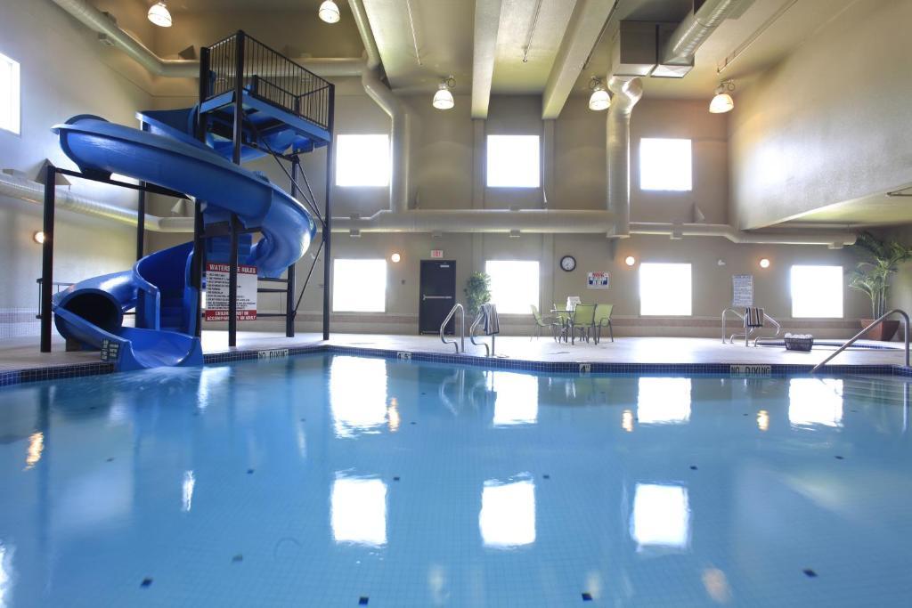 Pomeroy Inn And Suites Chetwynd Buitenkant foto