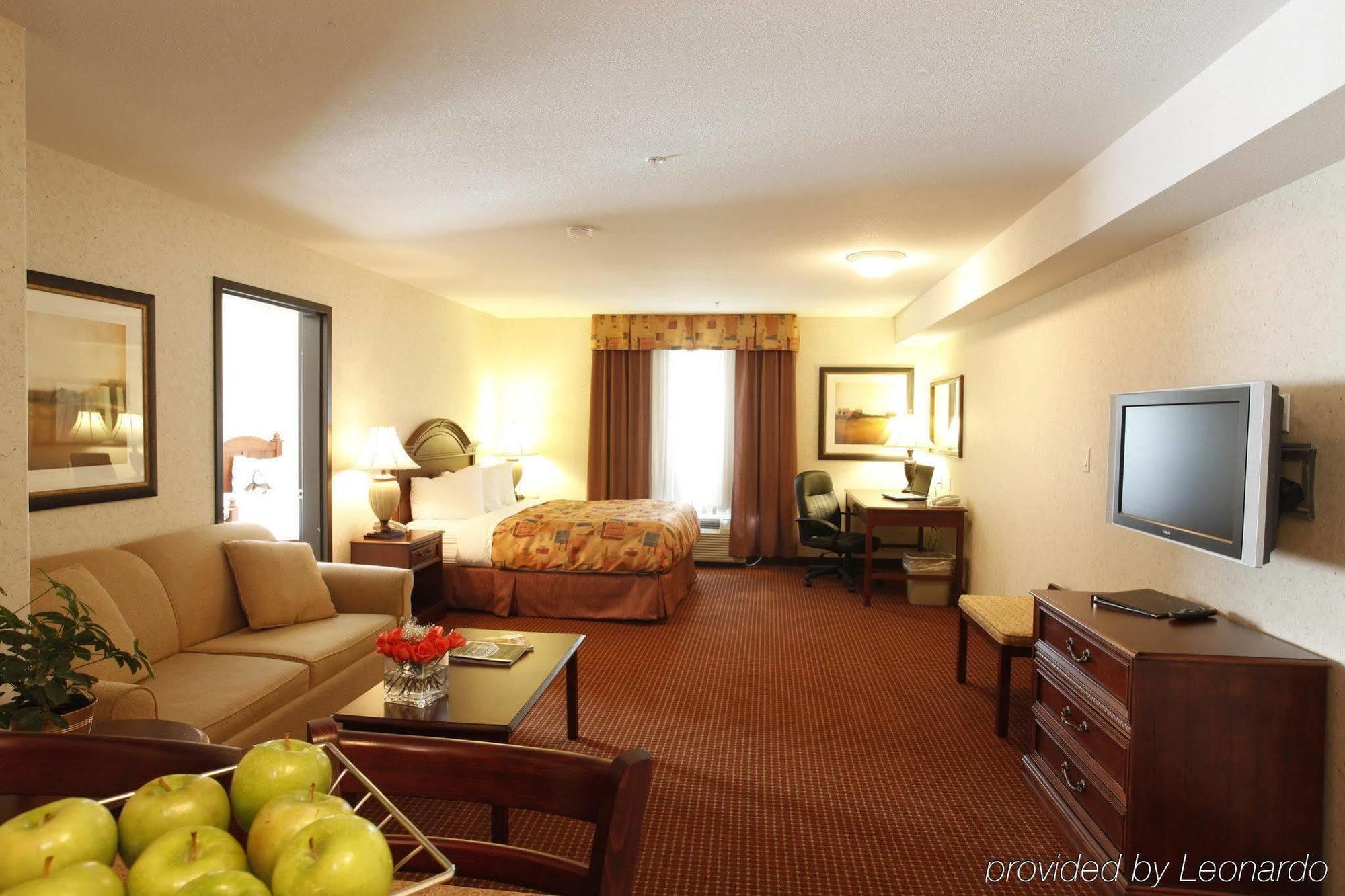 Pomeroy Inn And Suites Chetwynd Buitenkant foto