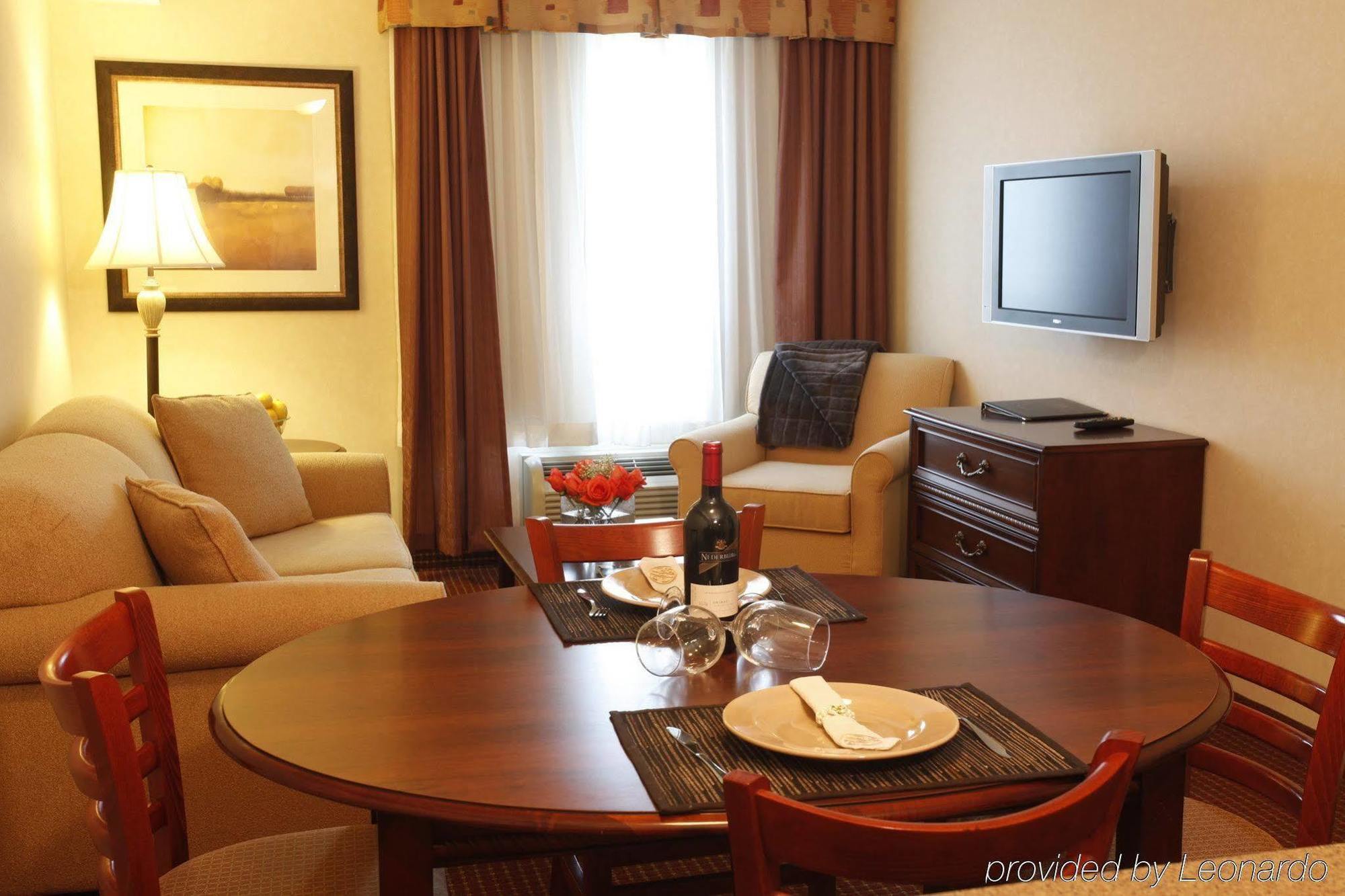 Pomeroy Inn And Suites Chetwynd Buitenkant foto